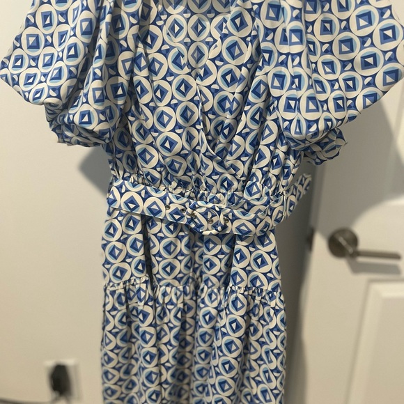 Entro Blue Geo Print V-Neck Puff Sleeve Mini Dress / Size M - Picture 4 of 6